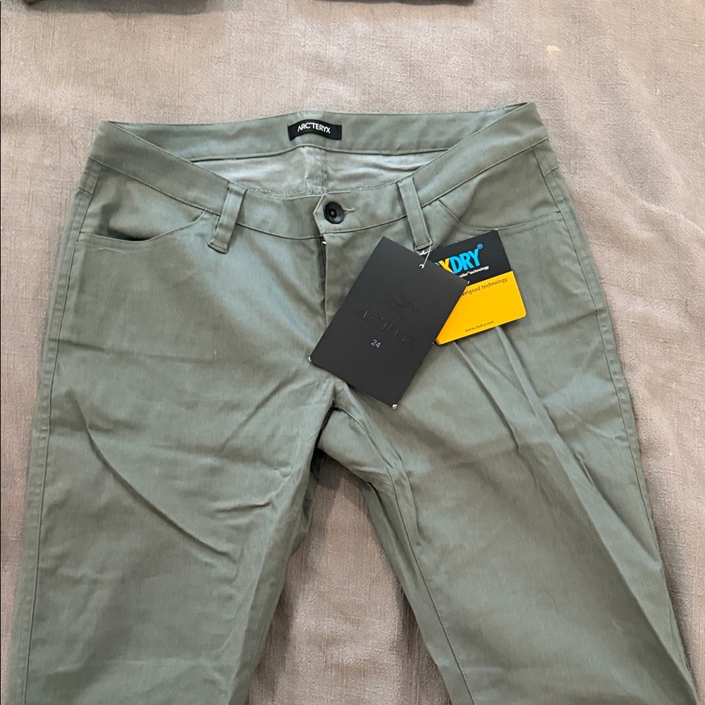 Arcteryx Green Pants Size 8 BRAND NEW
